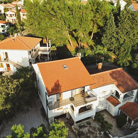 Adorable Holiday Apartment Malinska Exterior photo