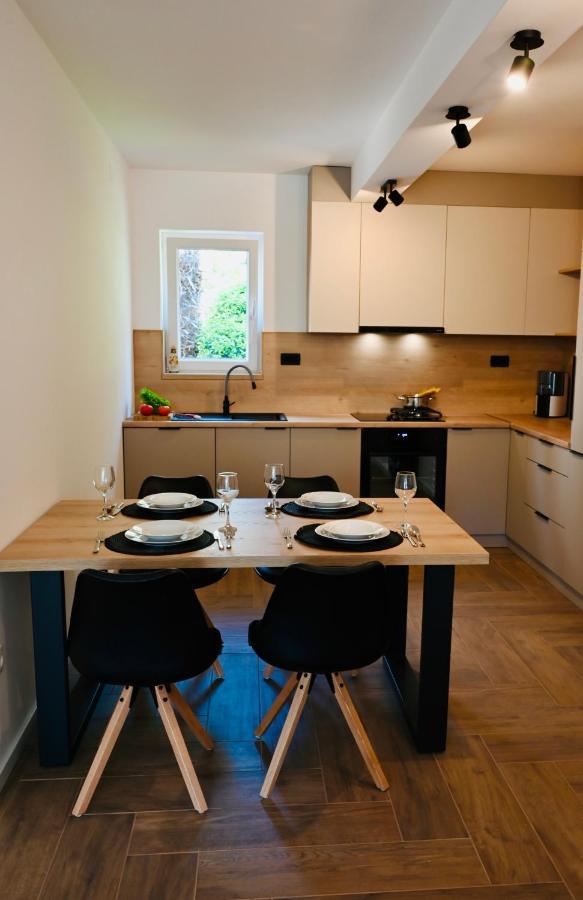 Adorable Holiday Apartment Malinska Exterior photo